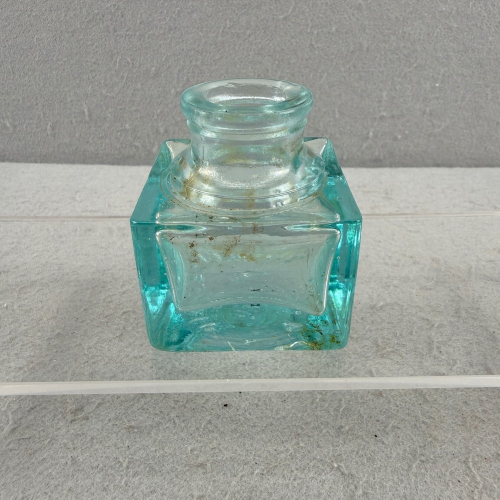 Antique L.H. Thomas Co. Chicago Aqua Glass Inkwell Embossed Base‎ Star 1880s